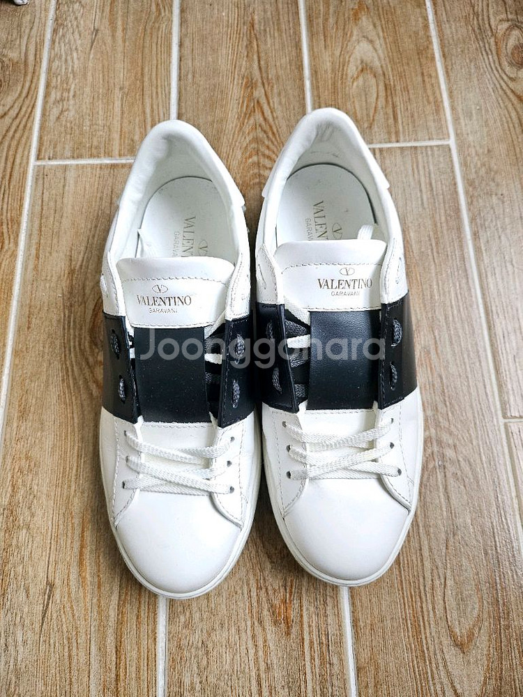 발렌티노 화이트 블랙 스니커즈 40.5--0