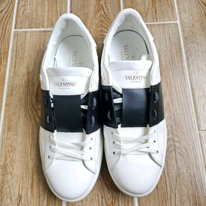 발렌티노 화이트 블랙 스니커즈 40.5