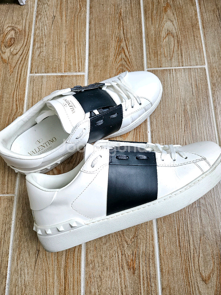 발렌티노 화이트 블랙 스니커즈 40.5--1