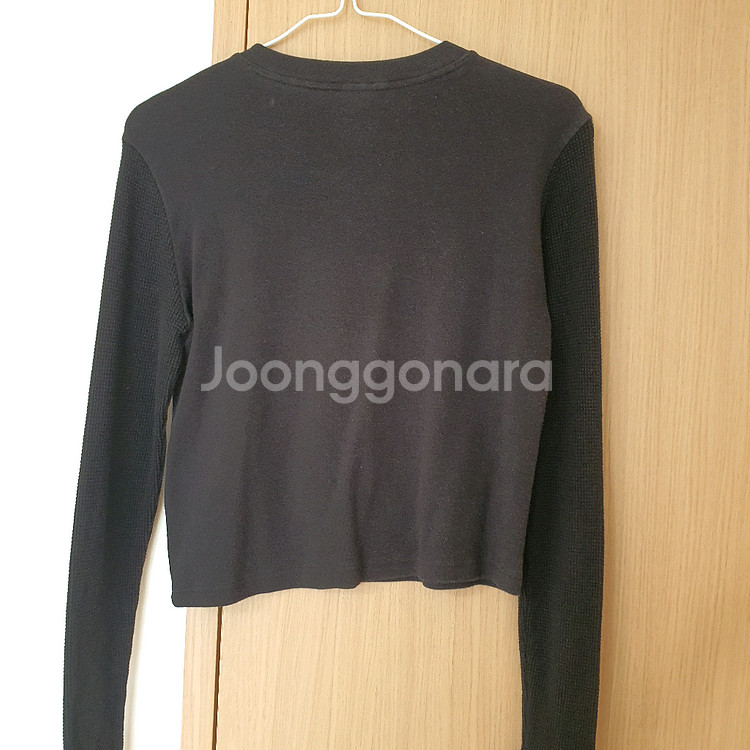 러브이즈트루 블랙 긴팔티 프리사이즈--5