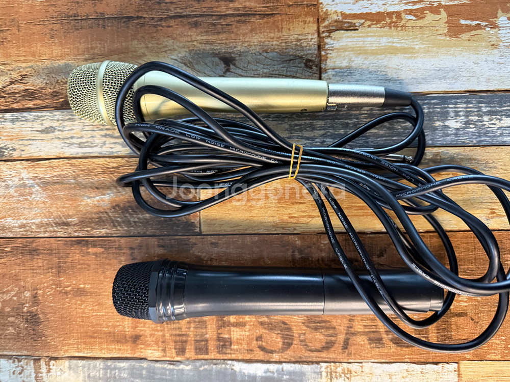 블루투스 연결가능 이동식 앰프 판매해요(마이크2개+마이크대+팝필터)--1