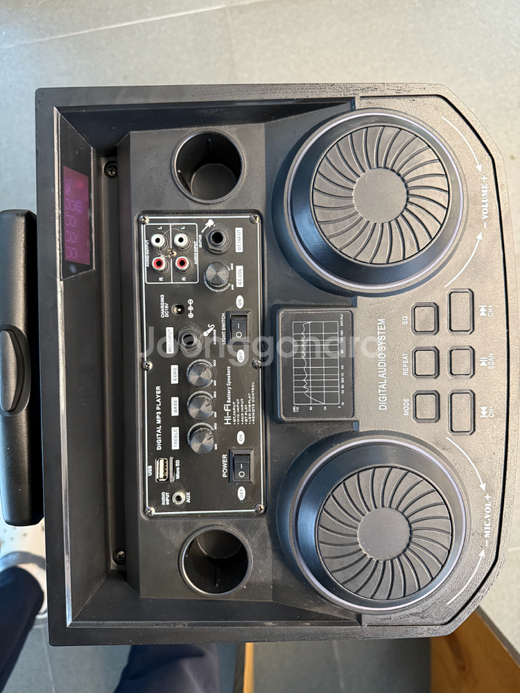 블루투스 연결가능 이동식 앰프 판매해요(마이크2개+마이크대+팝필터)--3