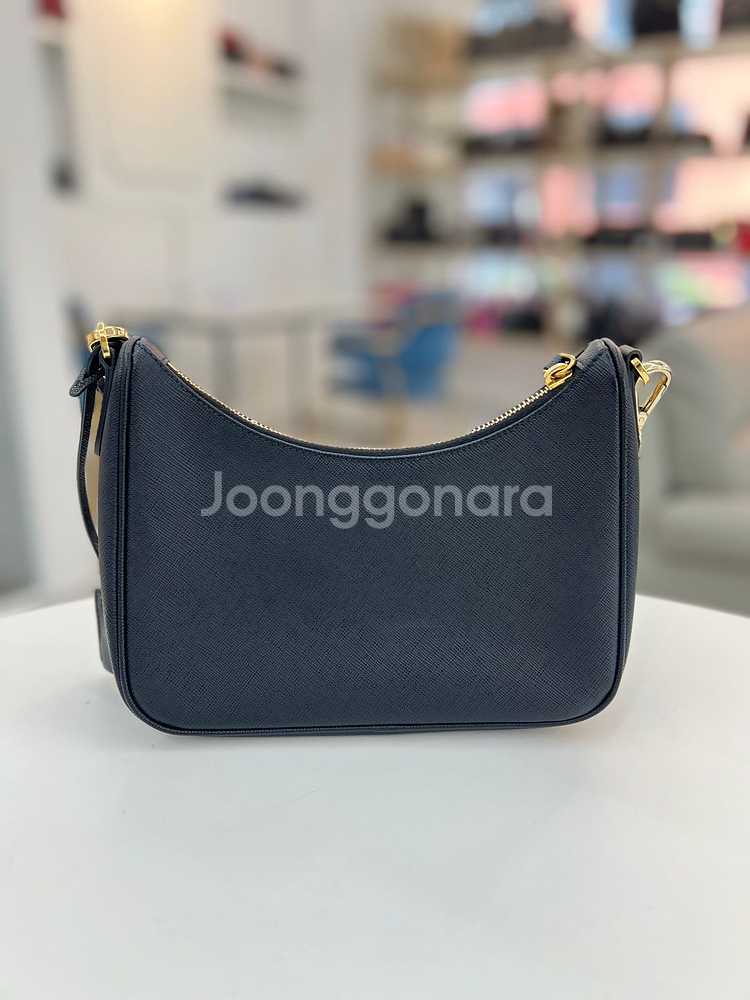 [중고명품 럭스올 울산점]프라다 리에디션 사피아노 숄더백 내장칩--2