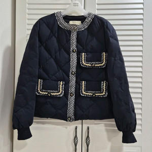 아뜰리에 럭키슈에뜨 퀼팅 패딩 팝니다.