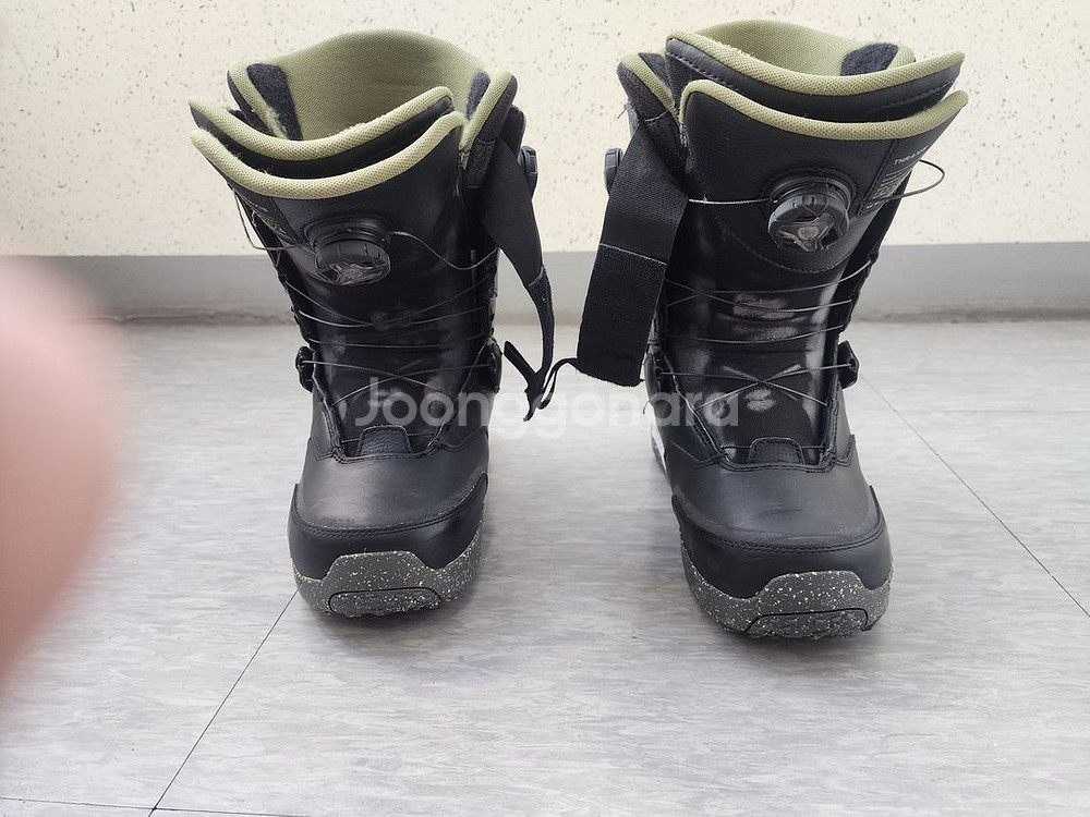 2425 K2쓰락시스 260 사이즈 판매합니다--0