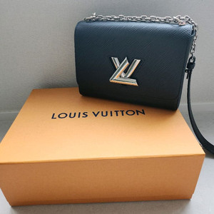 루이비통 트위스트 MM 블랙