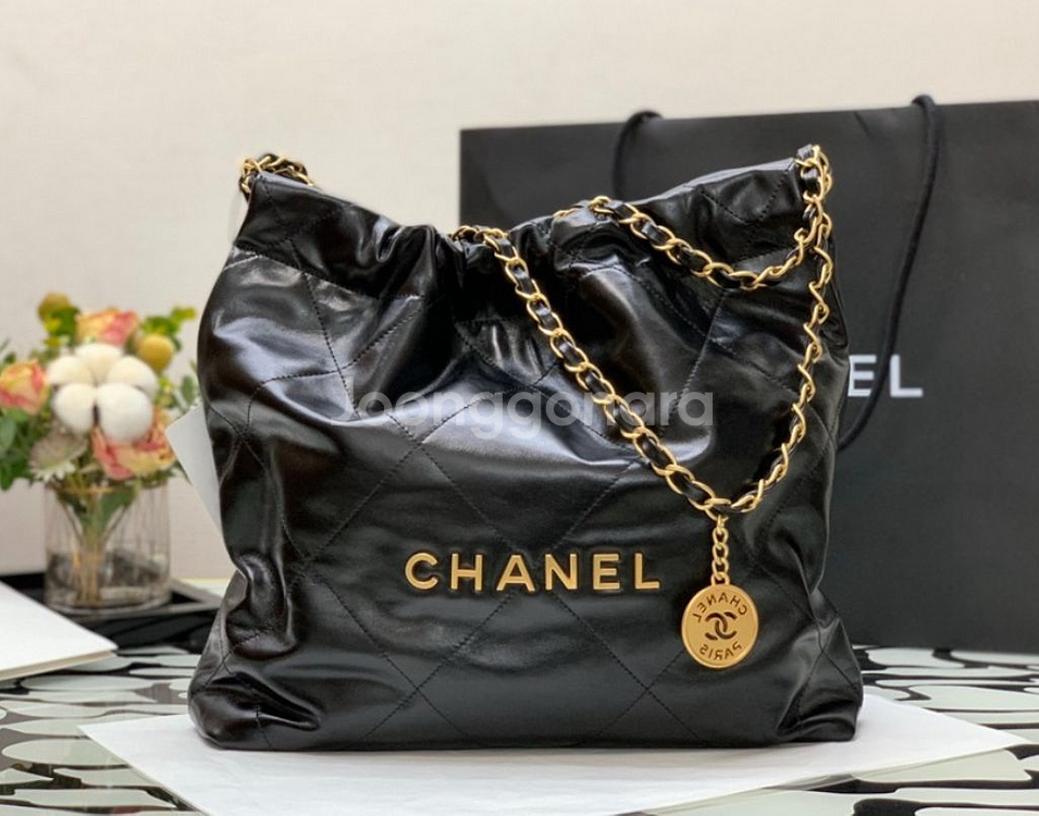 샤넬 22백 미듐 금장 + 파우치--0