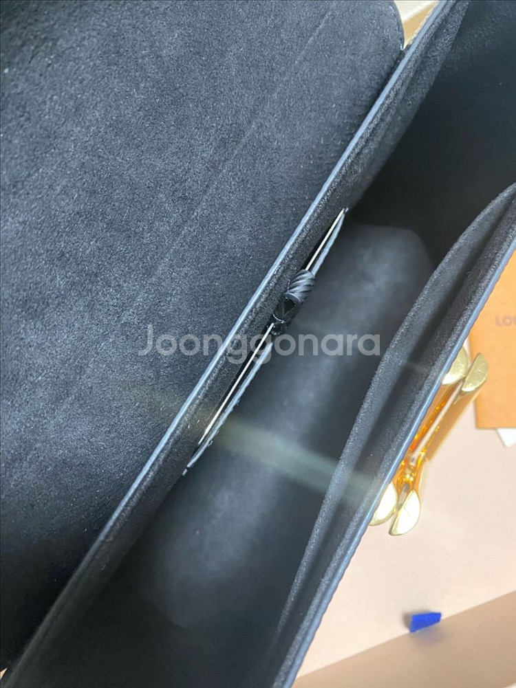 루이비통 트위스트 mm 금장 거의 새거급--7