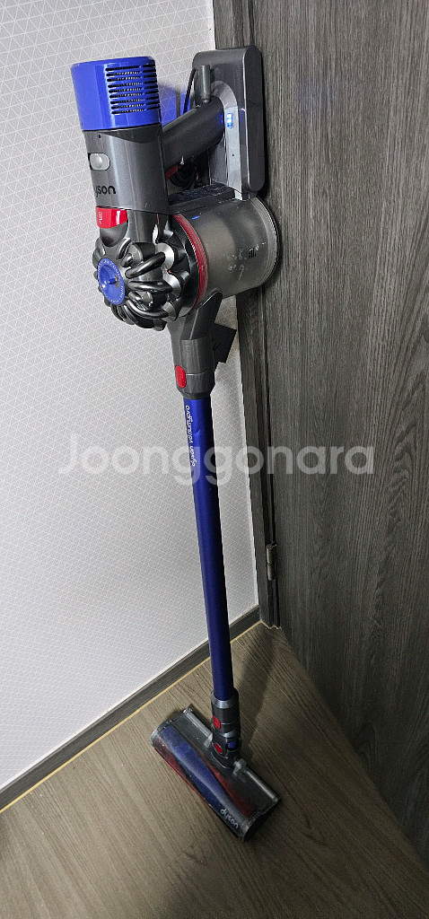 다이슨 V8 무선청소기. 배터리 교체필요--0