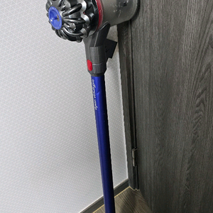 다이슨 V8 무선청소기. 배터리 교체필요