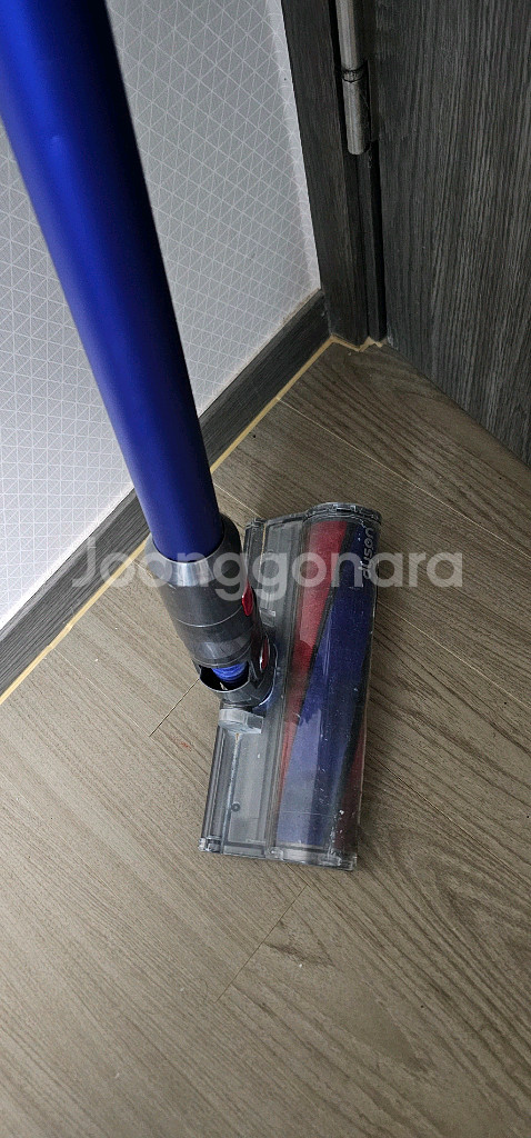 다이슨 V8 무선청소기. 배터리 교체필요--3