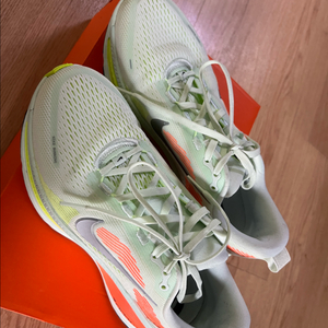 나이키 보메로18 265