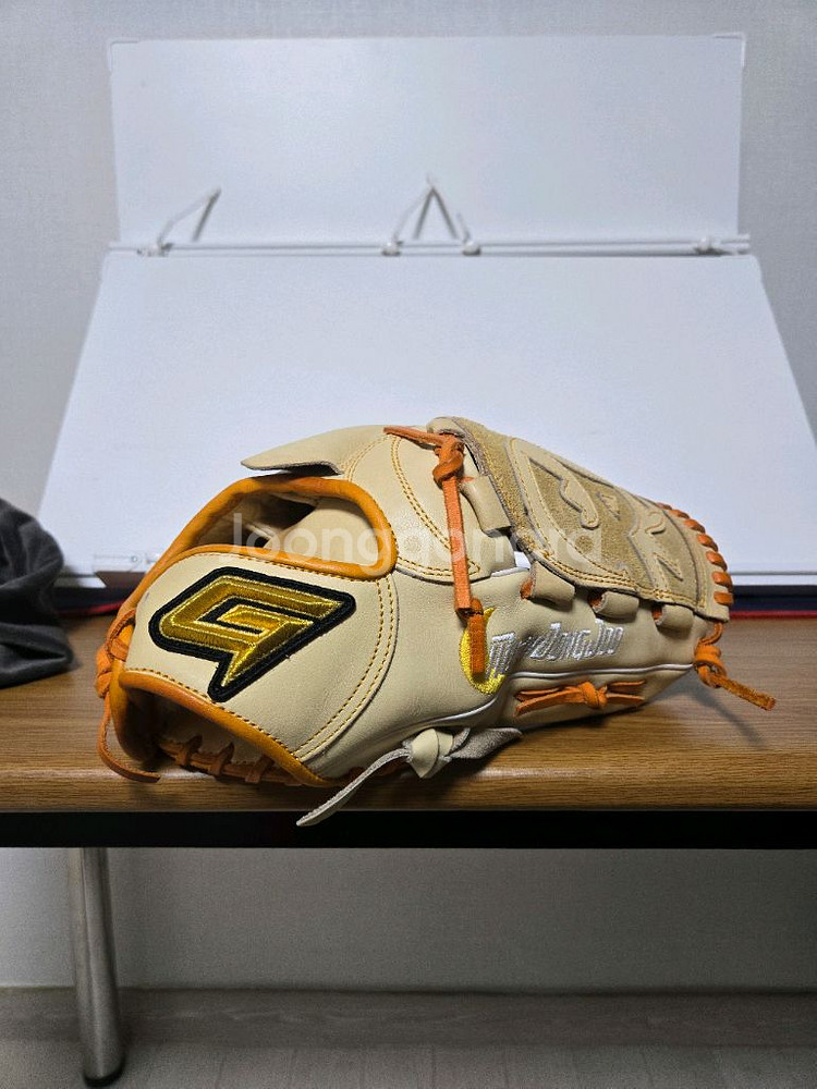 골든 문동주 에디션 야구 글러브 팝니다--0