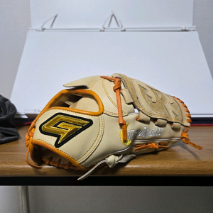 골든 문동주 에디션 야구 글러브 팝니다