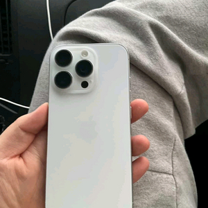 아이폰16프로 128GB 팝니다 글봐주세요 11시까지