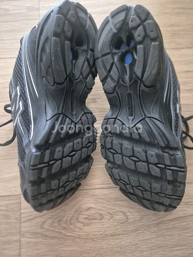 뉴발란스 운동화 740블랙 225사이즈--1