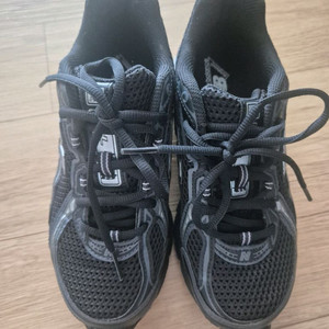 뉴발란스 운동화 740블랙 225사이즈