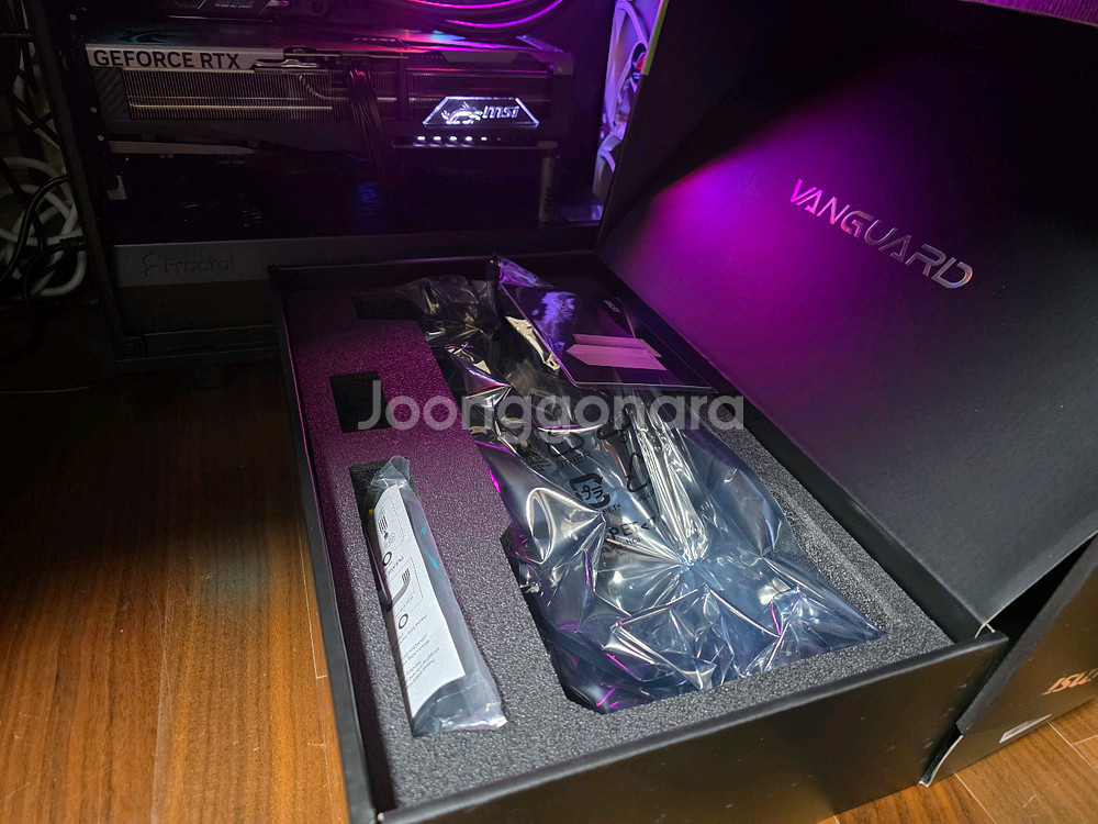 RTX5090 뱅가드 팝니다. (25.10월 구매)--5