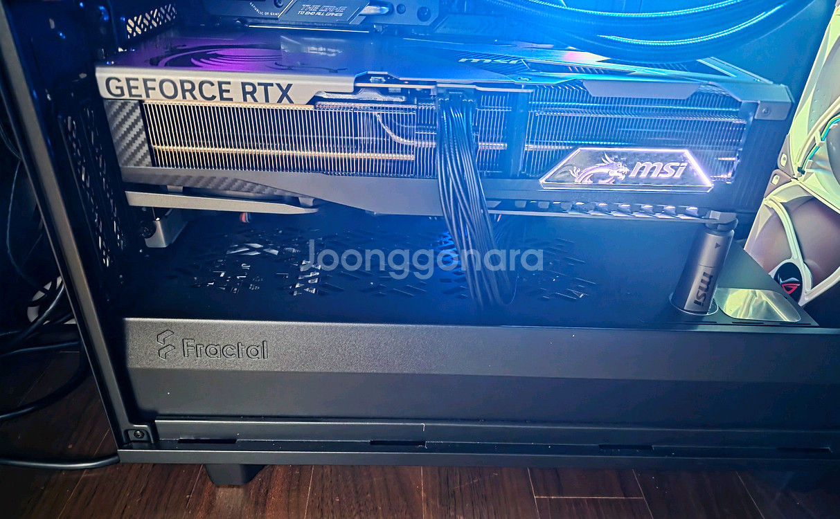 RTX5090 뱅가드 팝니다. (25.10월 구매)--4