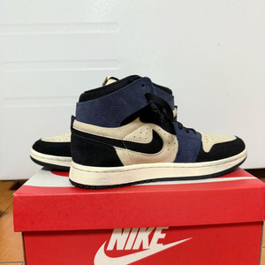 에어조던 1 줌 에어 컴포트 2 무슬린 블랙큰드 블루 DV1305-104