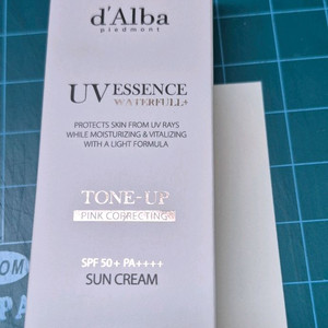 달바 UV에센스 톤업 선크림 팝니다