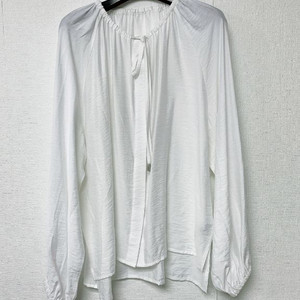 김서룡 셔링 블라우스