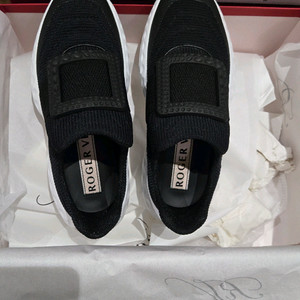 로저비비에 스니커즈