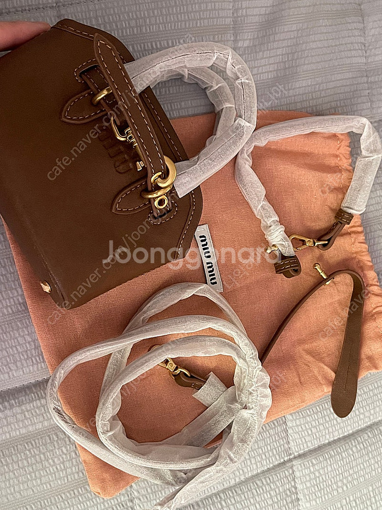 [새상품]미우미우 아방뛰르 가죽 참 키링--0