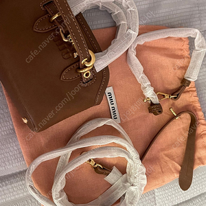 [새상품]미우미우 아방뛰르 가죽 참 키링