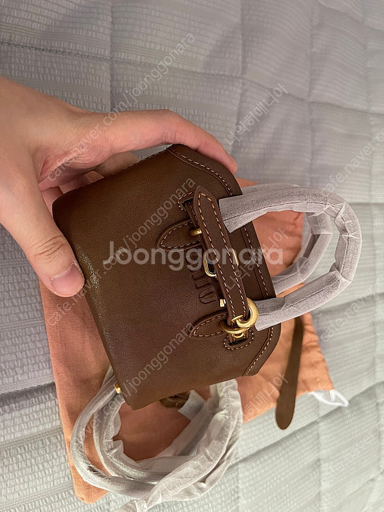 [새상품]미우미우 아방뛰르 가죽 참 키링--1