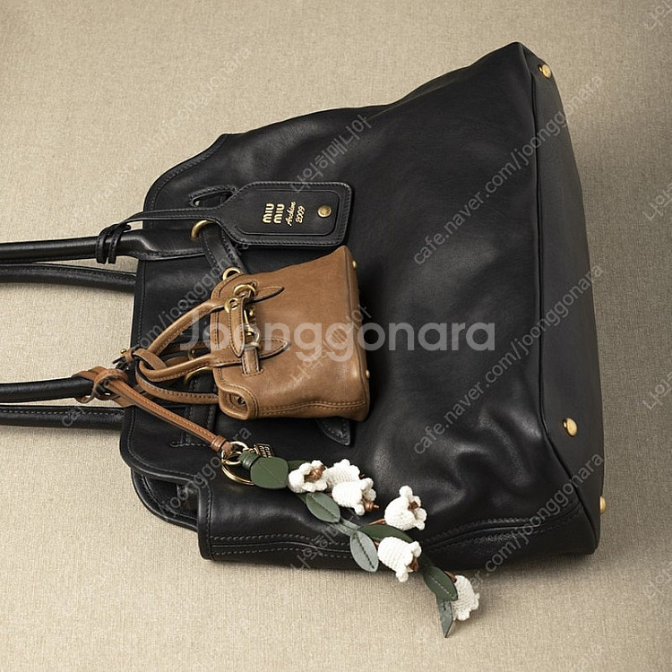 [새상품]미우미우 아방뛰르 가죽 참 키링--4