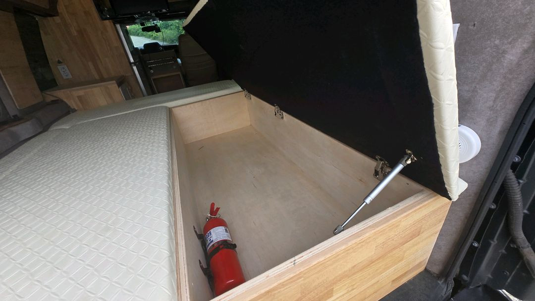 쉐보레 익스플로우밴 캠핑카 1500만원 이미지