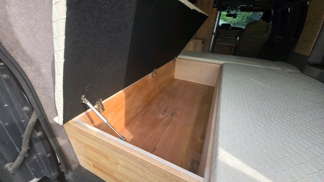 쉐보레 익스플로우밴 캠핑카 1500만원 이미지