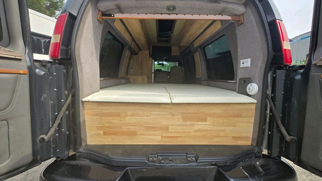 쉐보레 익스플로우밴 캠핑카 1500만원 이미지