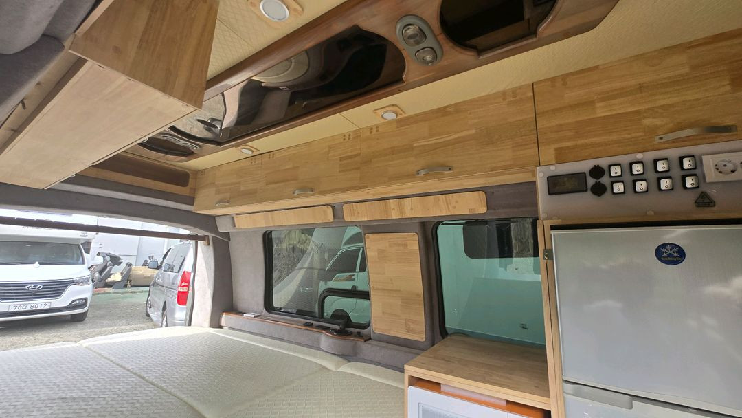 쉐보레 익스플로우밴 캠핑카 1500만원 이미지