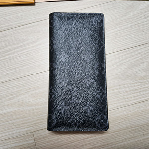 모노그램 패턴 장지갑