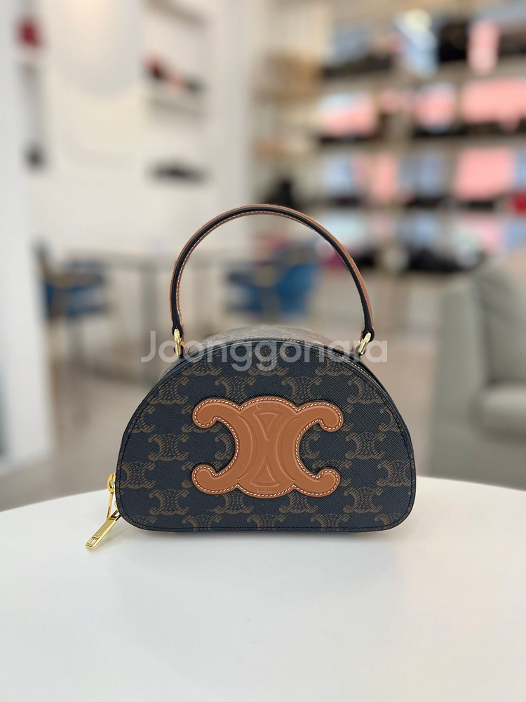 [중고명품 럭스올 울산점]셀린느 하프문 케이스 트리옹프 미니 토트백--0