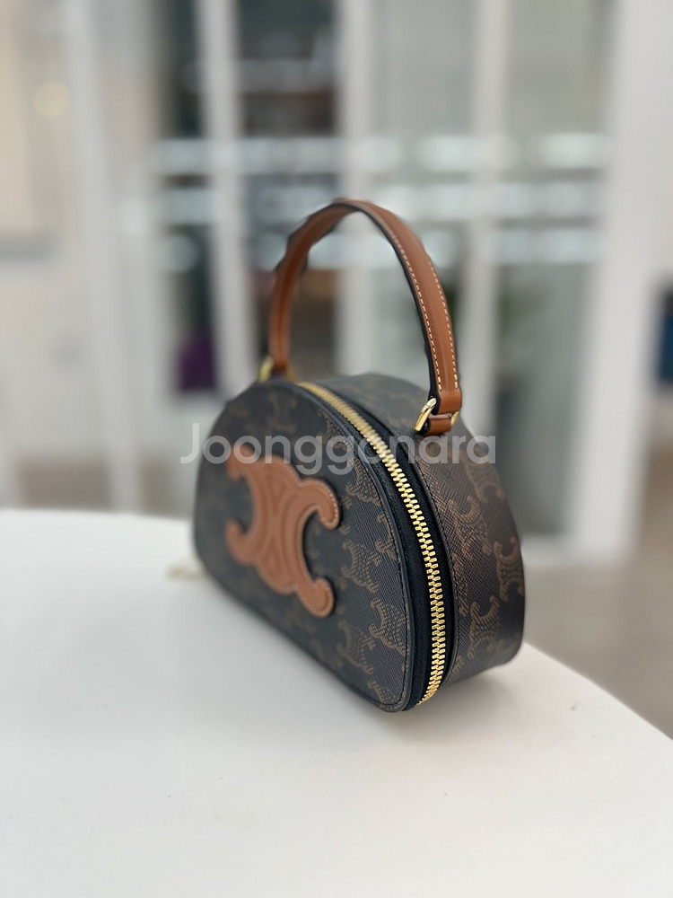 [중고명품 럭스올 울산점]셀린느 하프문 케이스 트리옹프 미니 토트백--1