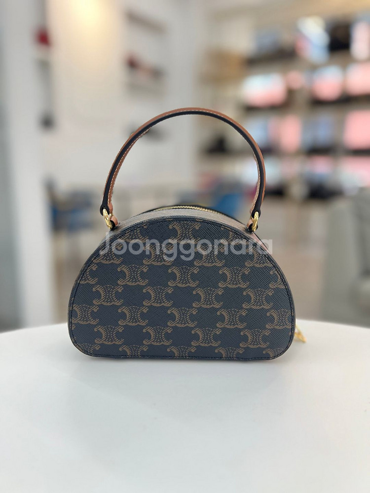 [중고명품 럭스올 울산점]셀린느 하프문 케이스 트리옹프 미니 토트백--2