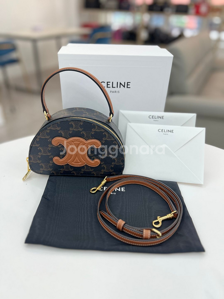 [중고명품 럭스올 울산점]셀린느 하프문 케이스 트리옹프 미니 토트백--5