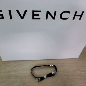 정품) 지방시 팔찌 브레이슬릿 (코스메틱)