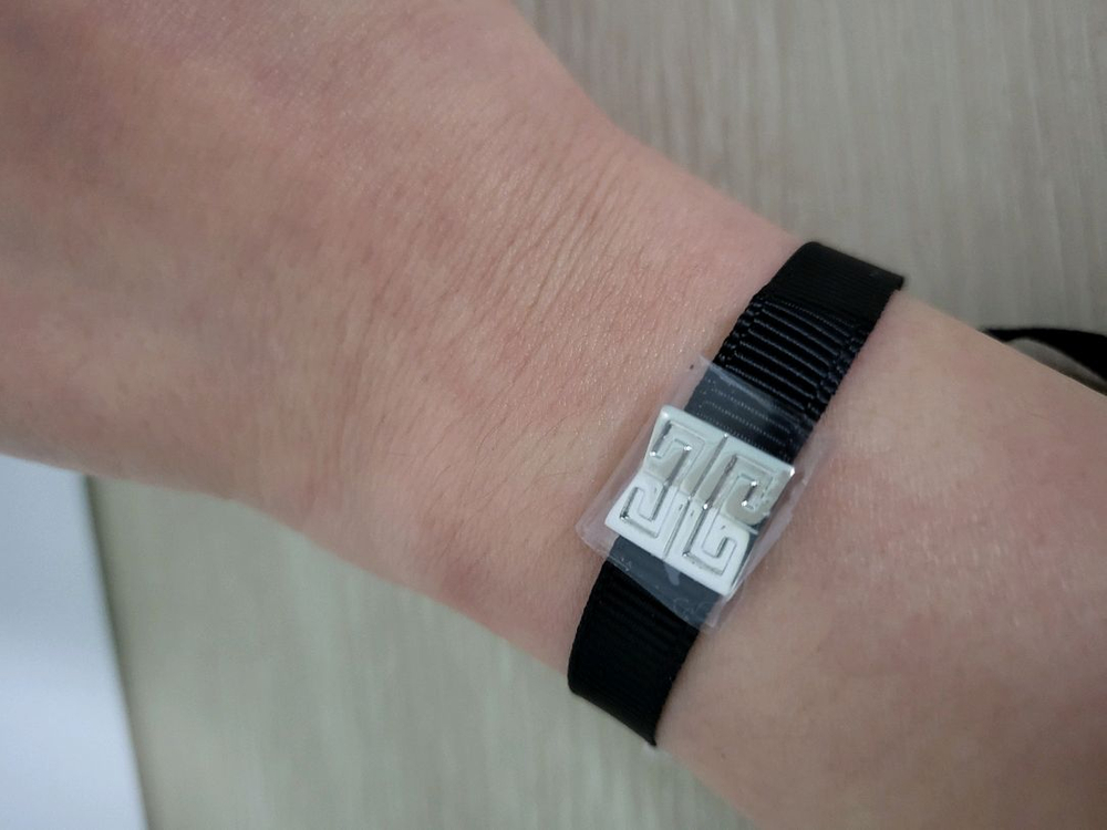 정품) 지방시 팔찌 브레이슬릿 (코스메틱)--1