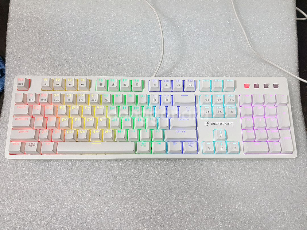 마이크로닉스 기계식 유선 키보드 입니다--0