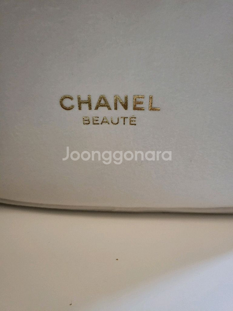 정품) 샤넬 화이트 파우치 (코스메틱)--1