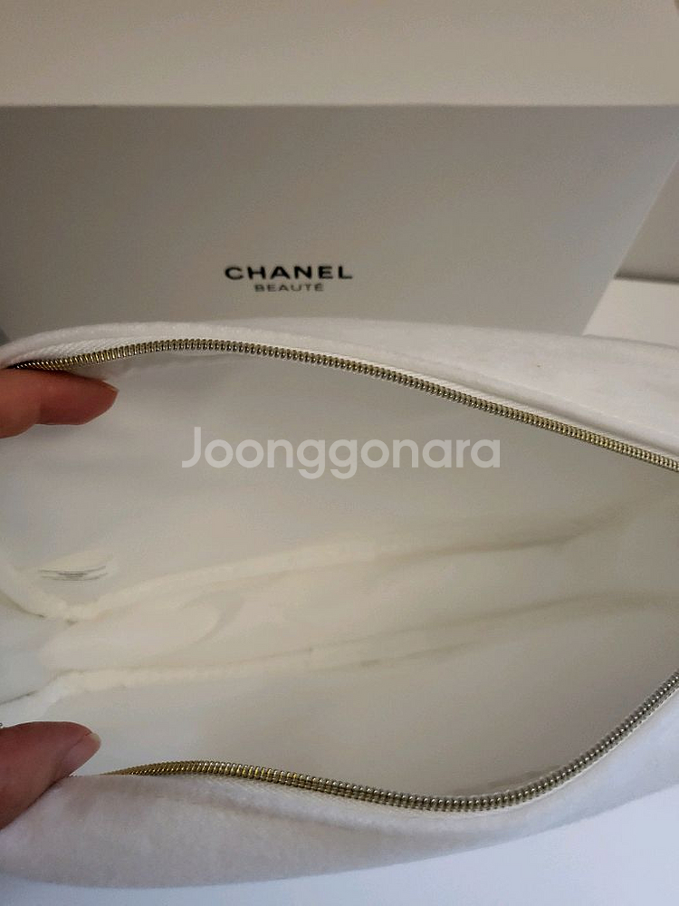 정품) 샤넬 화이트 파우치 (코스메틱)--3