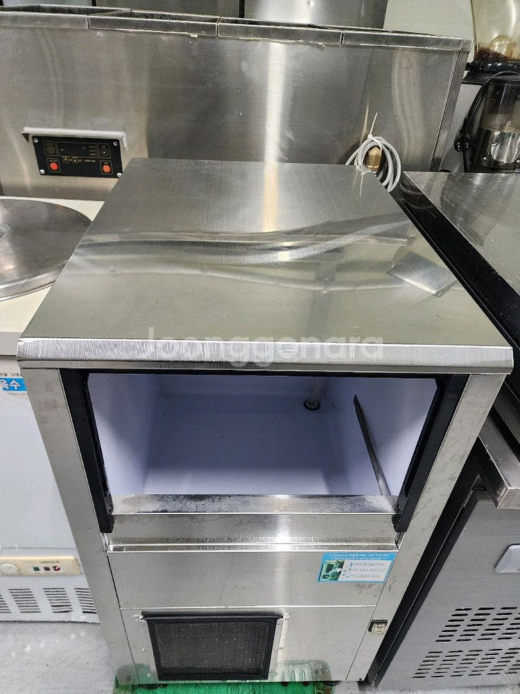 업소용 제빙기 50kg 공냉식 판매 합니다--1