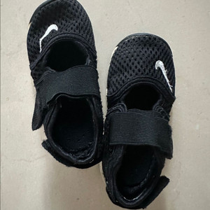 나이키 에어리프트 130