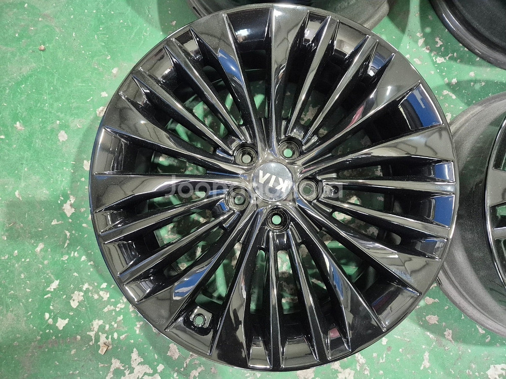 19인치 올뉴K7 유광블랙 순정휠 한대분 판매합니다--3