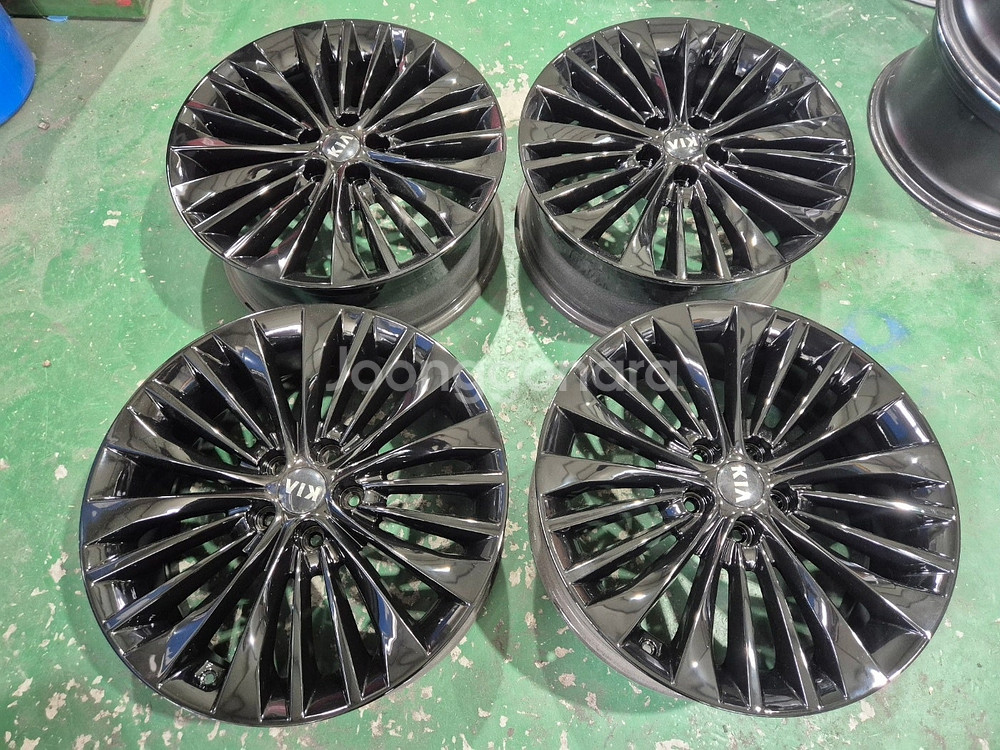 19인치 올뉴K7 유광블랙 순정휠 한대분 판매합니다--1