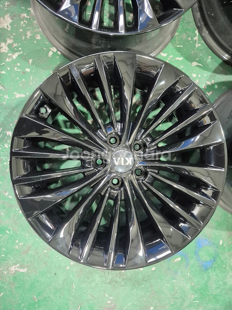 19인치 올뉴K7 유광블랙 순정휠 한대분 판매합니다--2